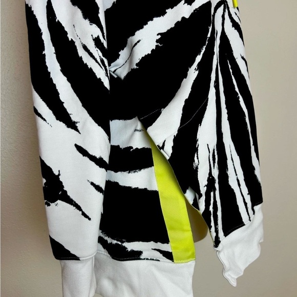 Fabletics Black and White Tie-Dye Hoodie - Picture 7 of 11
